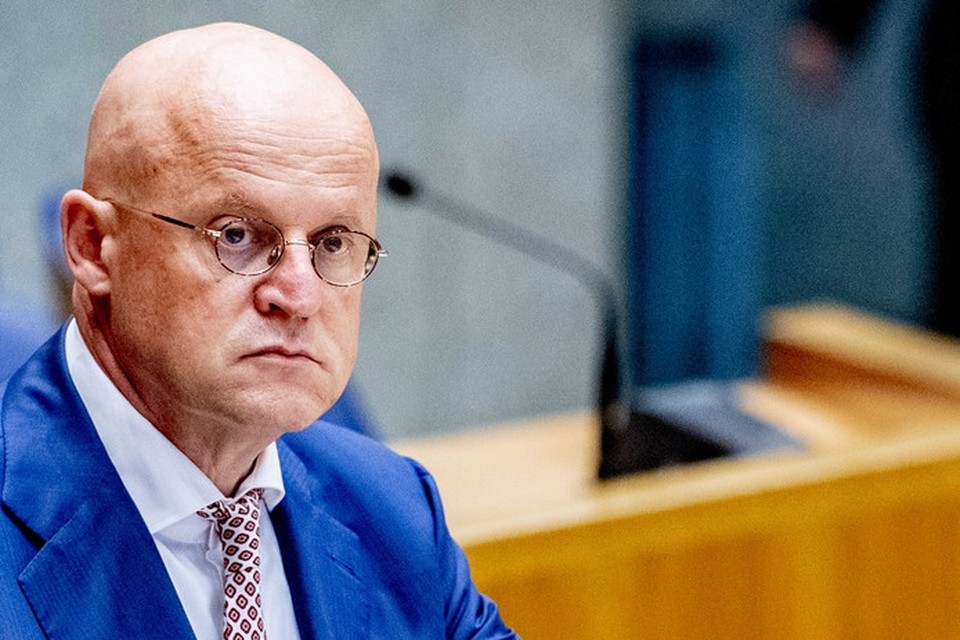 Minister Ferd Grapperhaus (Justitie en Veiligheid) wil binnen drie weken van KPN duidelijkheid over hoe het gisteren zo mis heeft kunnen gaan met alarmnummer 112. 