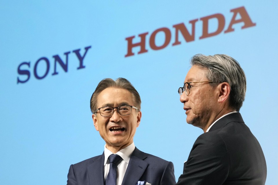 Sonybaas Kenichiro Yoshida (links) en Toshiro Mibe van Honda. 