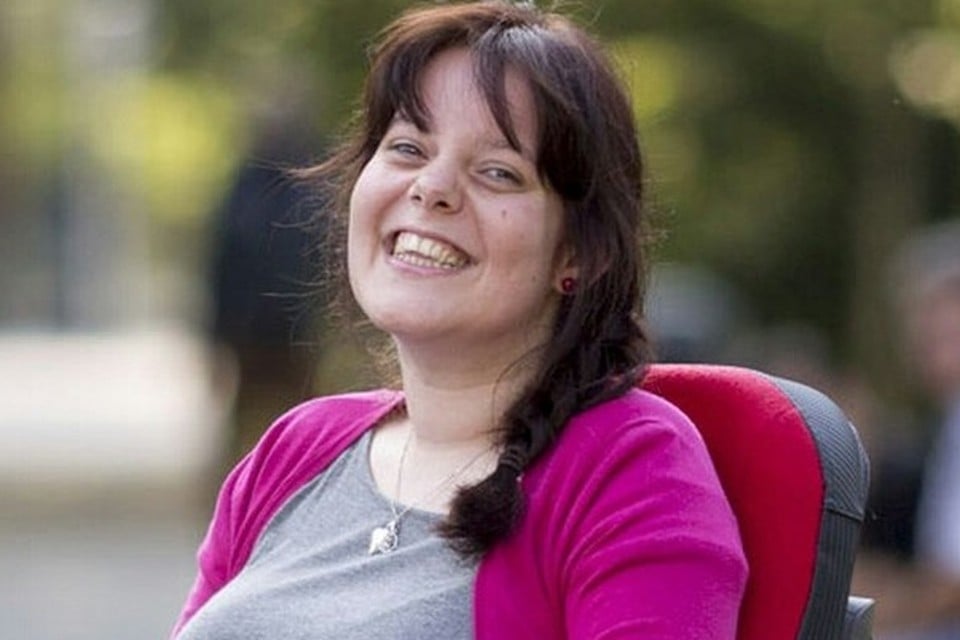 Amber Bindels moet eerst langs de huisarts, voor ze de Efteling binnen kan.