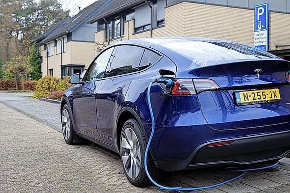 Nog maar weinig elektrische auto’s in Limburg.