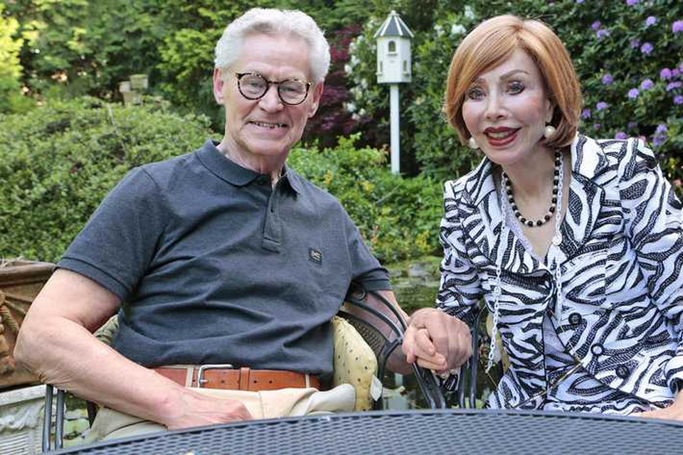 Met echtgenoot Harry, die ze haar ’stille kracht’ noemt en met wie zij al 57 jaar samen is, leidt Marijke een redelijk teruggetrokken, maar gelukkig leven. 