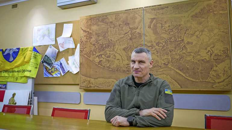 In Vitaly Klitschkos Büro hängen eine Karte von Kiew aus dem 18. Jahrhundert und ein Satellitenfoto der Stadt, die vor der russischen Invasion 3,8 Millionen Einwohner hatte.