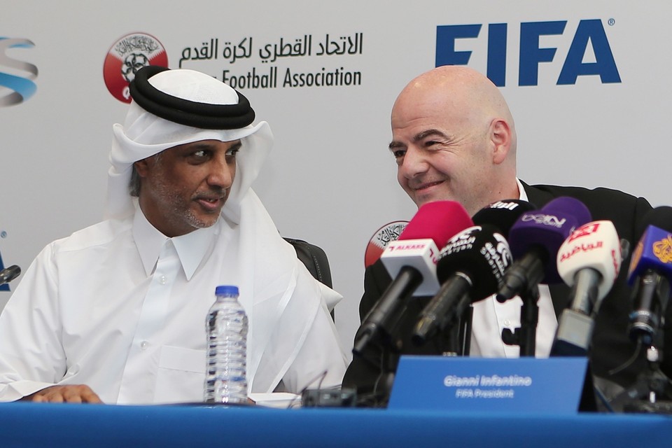 Fifa-baas Infantino (rechts) en een sjeik uit Qatar. 