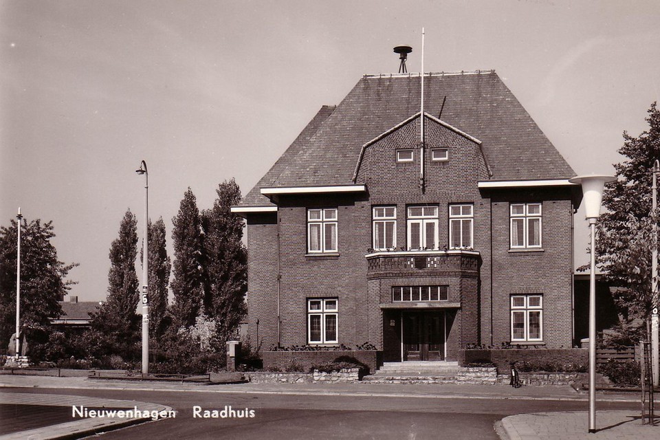 Het oude raadhuis aan de Beuteweg.