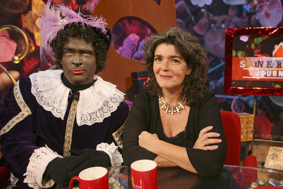 Erik van Muiswinkel als Hoofdpiet samen met Dieuwertje Blok. Van Muiswinkel kondigde in mei aan te stoppen als Piet.