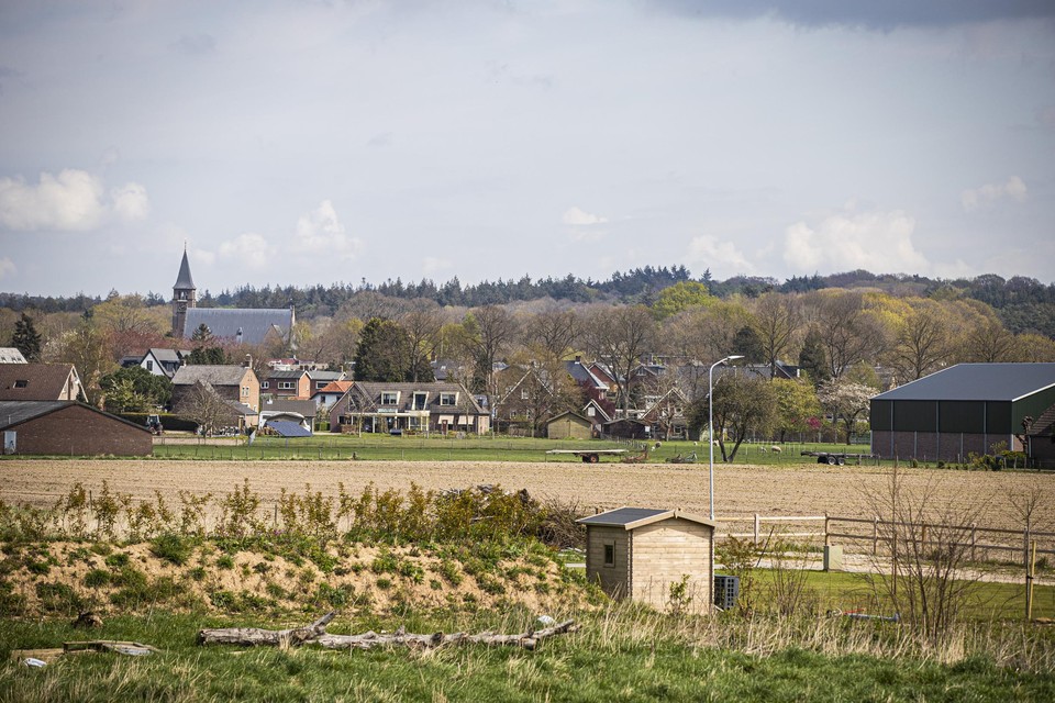 Molenhoek, het noordelijkste dorp van Limburg, gezien vanuit het Gelderse Malden. 