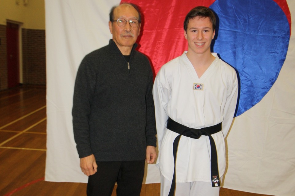 Dion Barbier (rechts) met grootmeester Seo Myong Soo. 