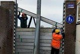 thumbnail: De waterkering bij Arcen wordt opgebouwd.