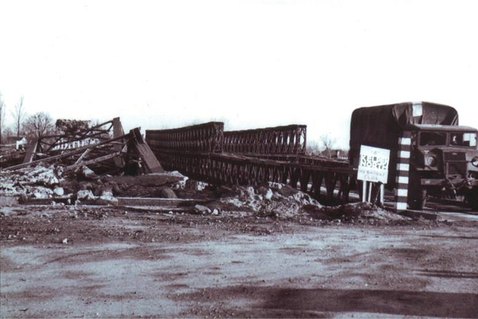 Een Bailey-brug over het kanaal Wessem-Nederweert tegen het einde van WOII. 