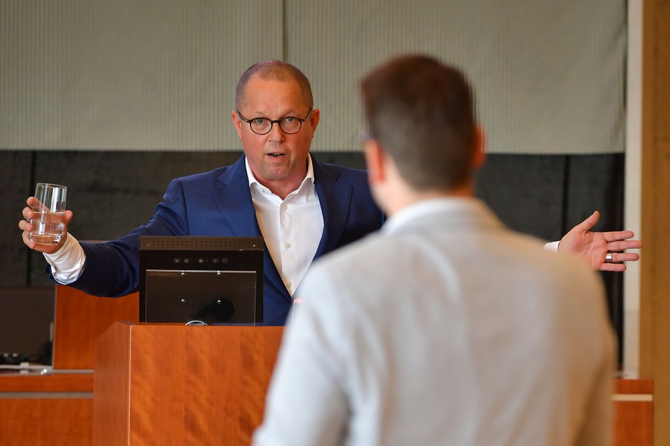 Oud-gedeputeerde Ger Koopmans tijdens een debat in 2019. 