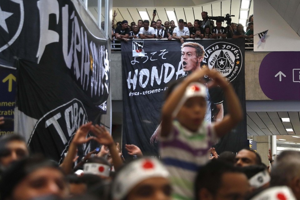 Duizenden fans bezorgden Honda een warm welkom in Brazilië. 