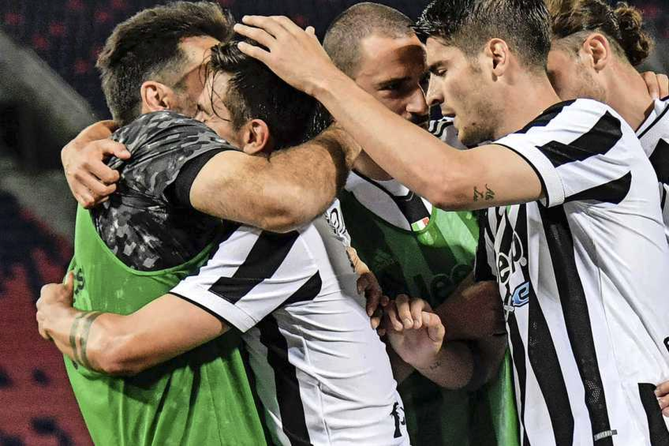 Vreugde bij Juventus na de tweede treffer van Alvaro Morata. 