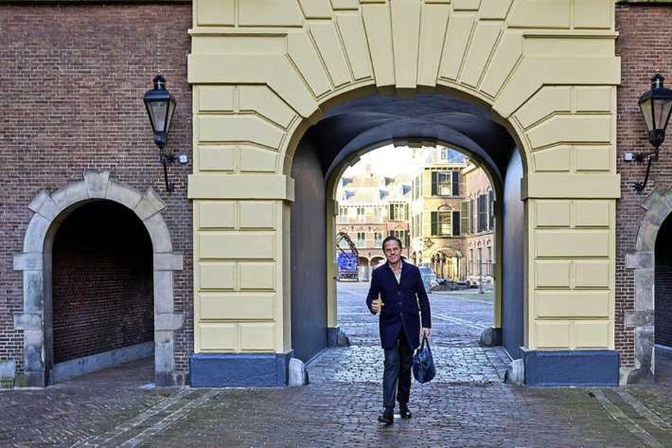 Premier Mark Rutte bij aankomst op het Binnenhof. 