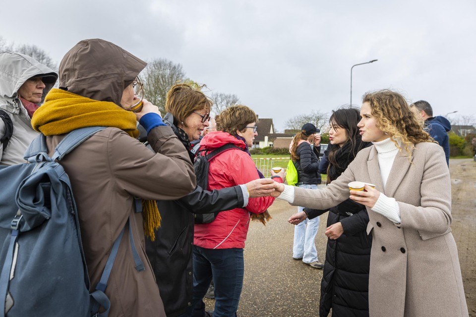 Gratis koude soep voor de deelnemers aan de Venloop wandeltocht in Velden.