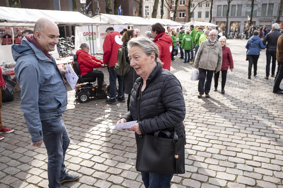 Haiko Meelis was zaterdag actief in de Roermondse binnenstad om het Burgerberaad te promoten. 