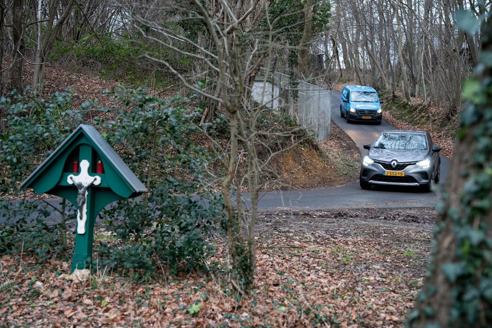 Het verkeer tussen Epen en Slenaken moet eigenlijk de grote weg volgen, maar de navigatie stuurt auto’s via de kortste route binnendoor. Zoals hier over de Flabberweg.