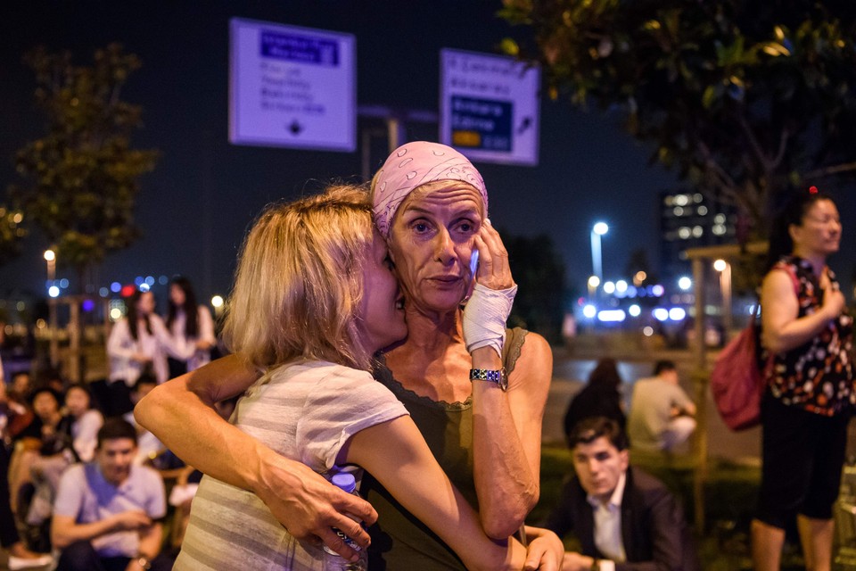 Veel verdriet na de bloedige aanslagen in Istanbul