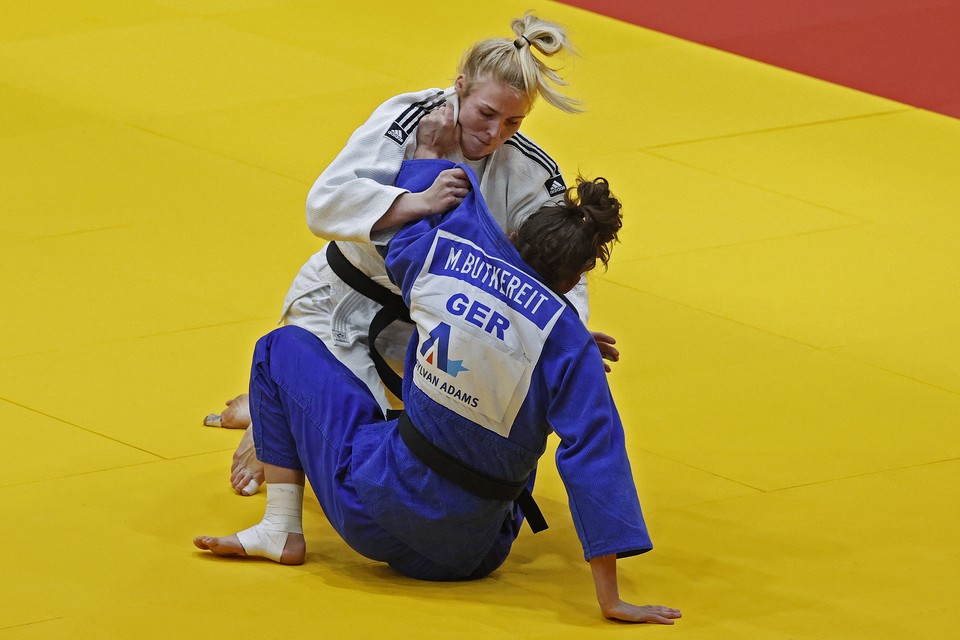 Judoka Kim Polling (in wit pak) laat het er niet bij zitten dat ze niet naar de Olympische Spelen mag. 