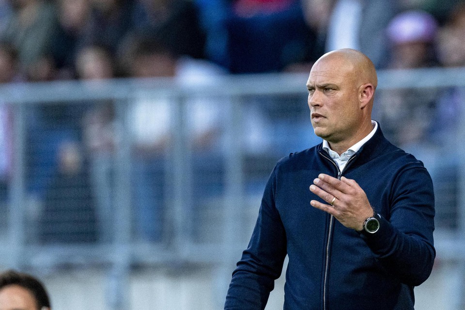 Kevin Hofland is trainer van Willem II, een van de titelkandidaten in de eerste divisie.