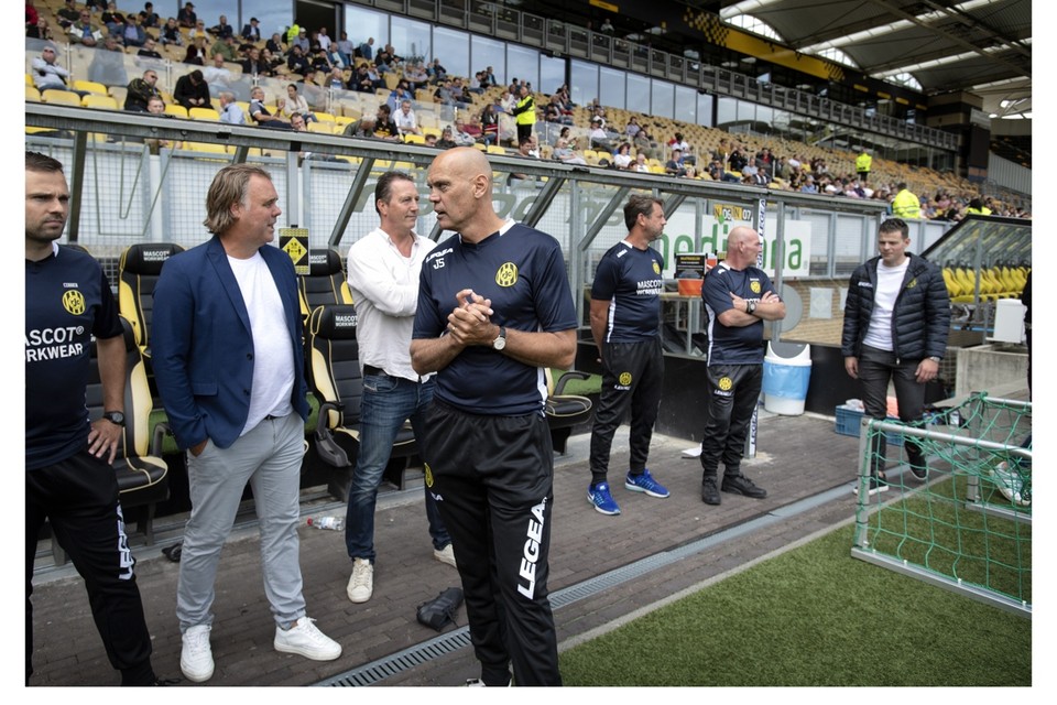 Trainer Jurgen Streppel en technisch directeur Jeffrey van As bij de eerste training van Roda JC. 