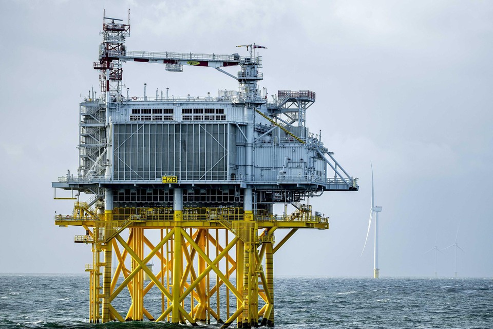 Een energieplatform op de Noordzee, van waaruit wind- en zonnestroom naar de kust wordt gestuurd, waar er waterstof van wordt gemaakt. 