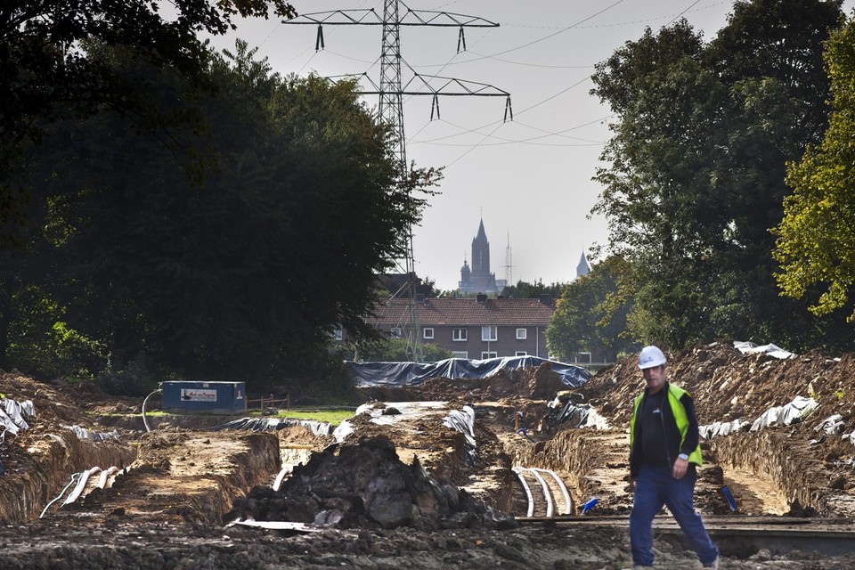 Ondergronds aanleggen van stroomkabels in Maastricht. 