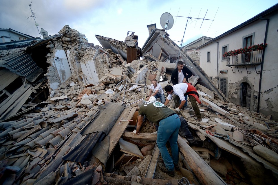Beelden van de vorige verwoestende aardbeving in Italië. 