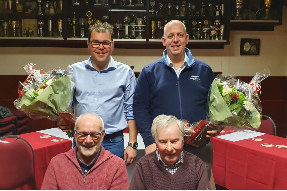 Eerste rij Lei Hanneman 60 jaar lid (links) en Jo Schäfer 65 jaar lid (rechts) . Tweede rij Rik Jongen 25 jaar lid (links) en Bart Ploum 25 jaar lid (rechts). Op de foto ontbreekt Marcel Plum 25 jaar lid. 