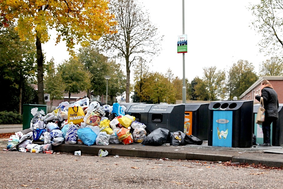 Illegale storting van afval bij het milieustation in de Venrayse wijk Brukske leidde tot de plaatsing van camera’s. 