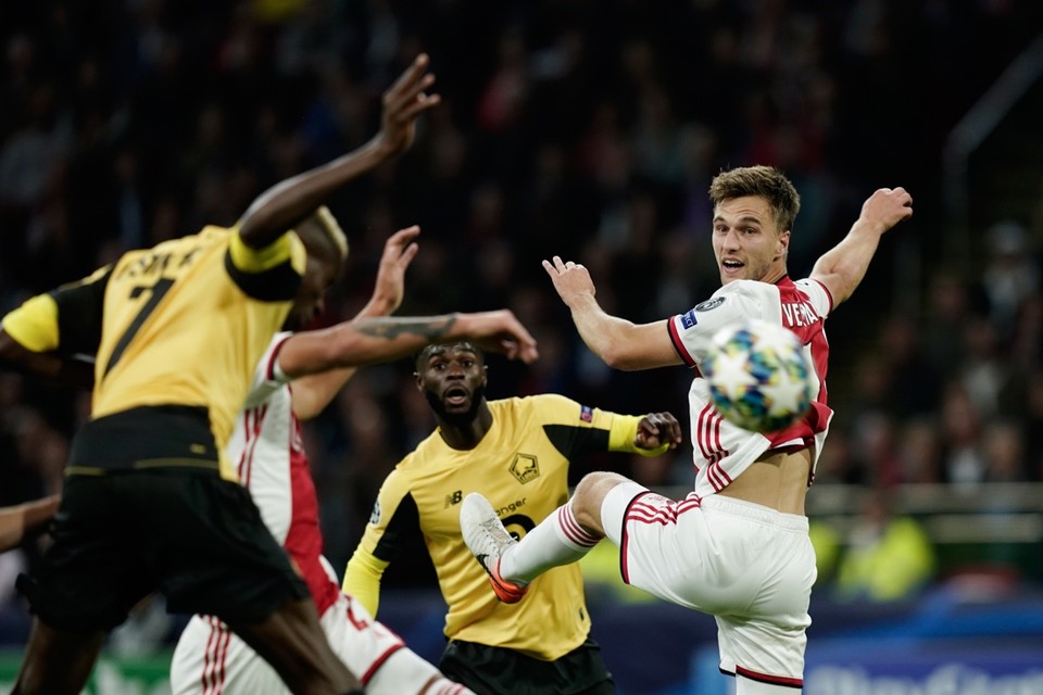Ajax verliest met Joël Veltman een nuttige verdediger. 