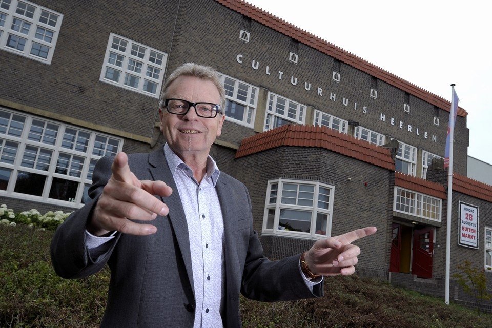 Het niet kunnen vervangen van directeur Lex Nelissen na diens terugtreden heeft het Cultuurhuis volgens het bestuur in de problemen gebracht. 
