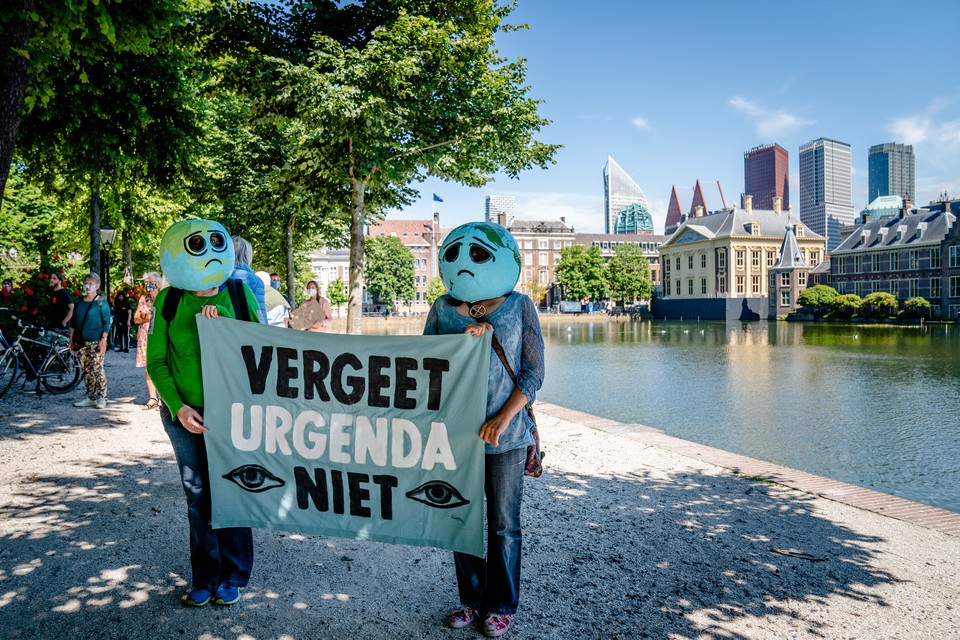 Tijdens een betoging in juni vroegen jongeren in Den Haag aandacht voor klimaatverandering en het terugdringen van de uitstoot van broeikasgassen.  