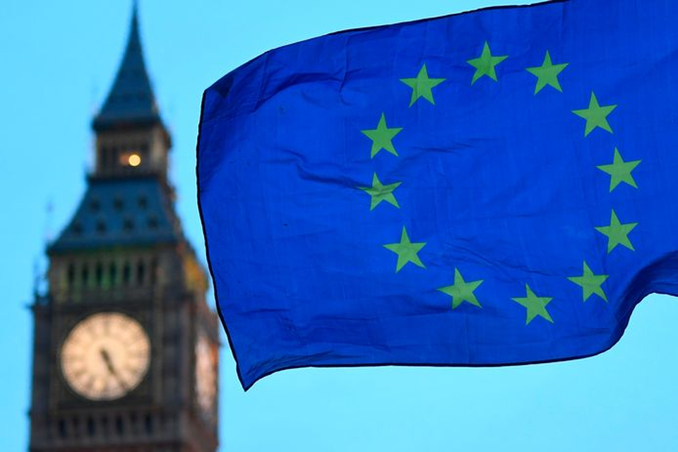 Een EU-vlag wappert nog een paar dagen bij de Big Ben, vanaf 1 januari varen de Britten hun eigen koers. 