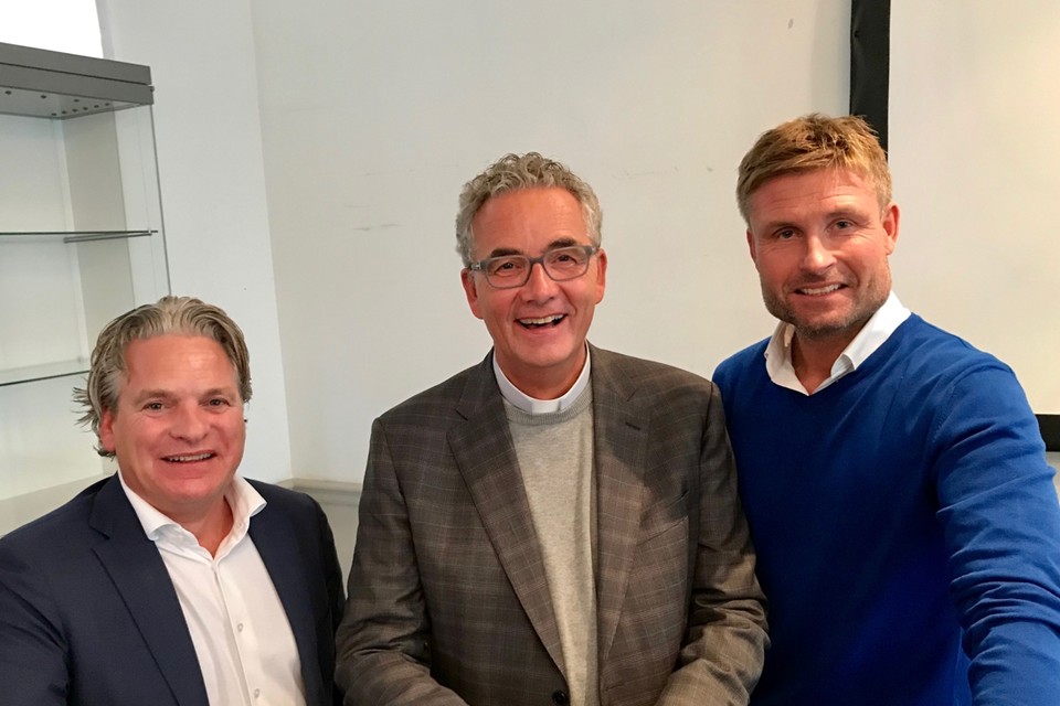 Deken John Dautzenberg (midden) met Ralf Meijs en Ralf Bastiaens van Magisch Maastricht. 