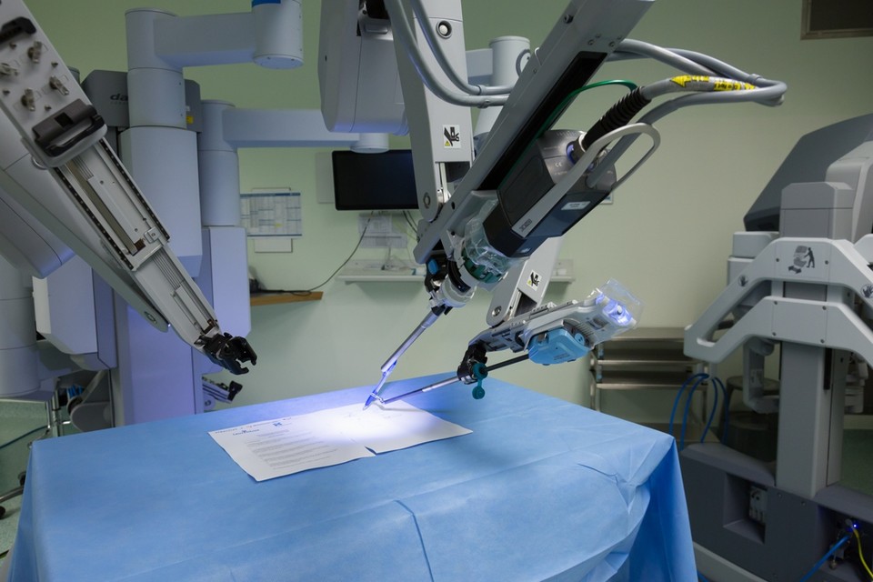 De samenwerking in het prostaatkankercentrum werd ondertekend door een robot. 