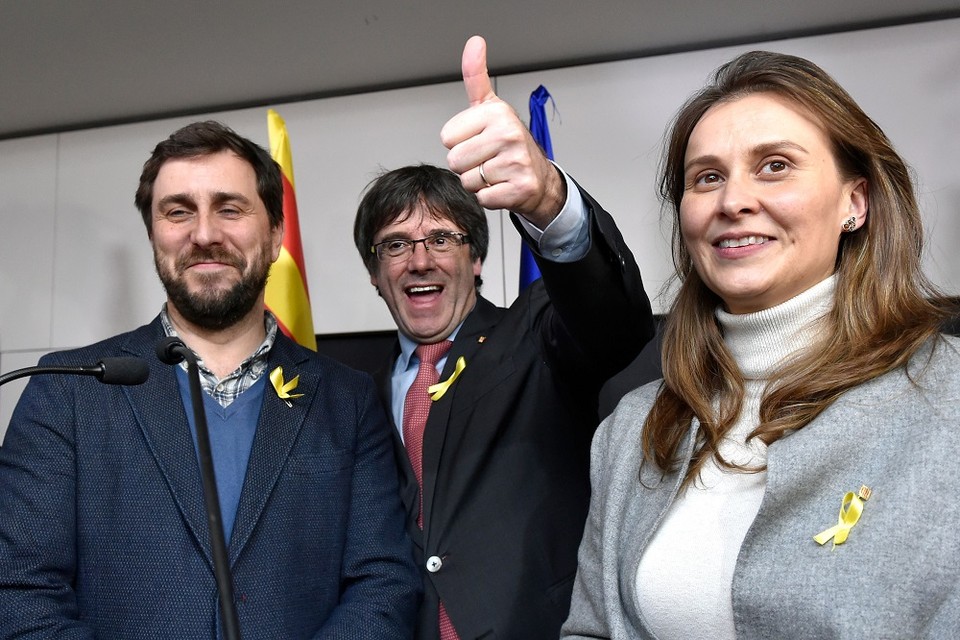 Puigdemont (M) is dik tevreden met de uitslag.