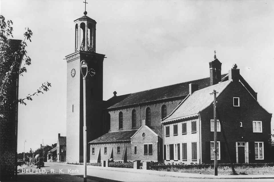 Oude foto van de St.Urbanuskerk. 