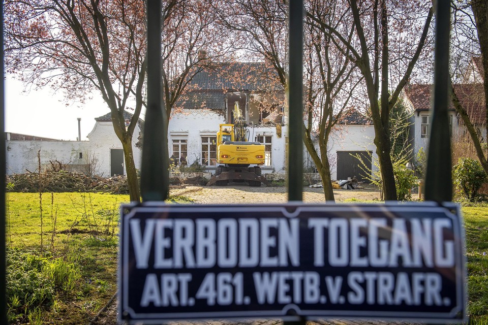 Pogingen vanuit het dorp om Veersepad 13 in Kessel een beschermde status te geven, lukten niet. Vorig jaar werd de villa gesloopt.