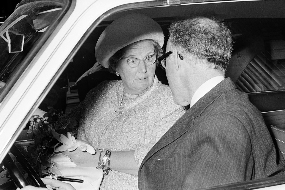 Koningin Juliana bij de opening van de fabriek in 1968.