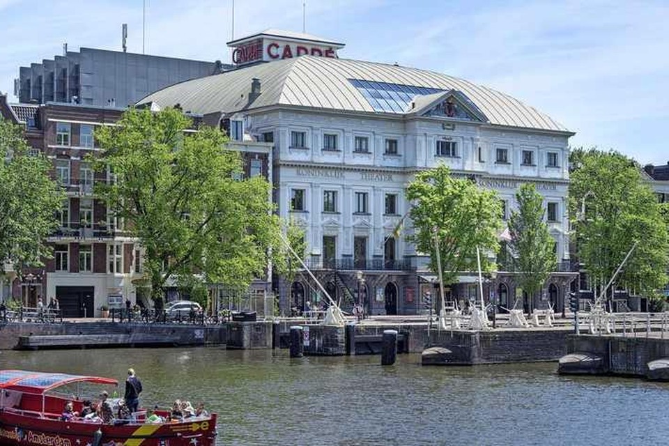 Koninklijk Theater Carré aan de Amsterdamse Amstel, waar het publiek woensdag van 11.00 tot 20.00 uur langs de baar van Peter R. de Vries kan lopen. 