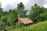 thumbnail: De hut in de Vogezen van de stichting Randoloup NatureWise. Brech zou het beheer van de berghut overnemen.