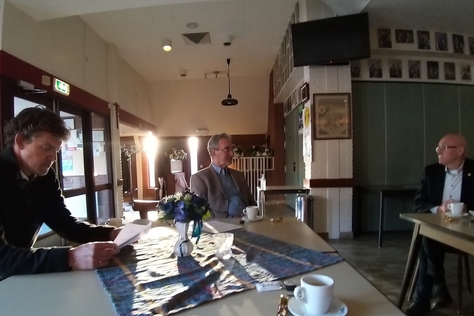 Martin Creusen, Jan Bormans en Jos Last (vlnr) in het café van ’t Wielderhoes. 