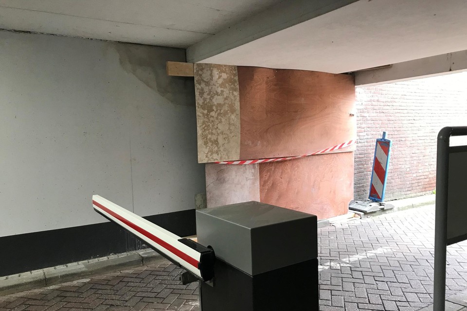 Er is schade aan de constructie, die inmiddels gerepareerd is.