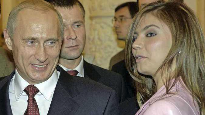 Poetin ontmoet de olympische kampioenen, onder wie Alina Kabajeva, in 2004.  