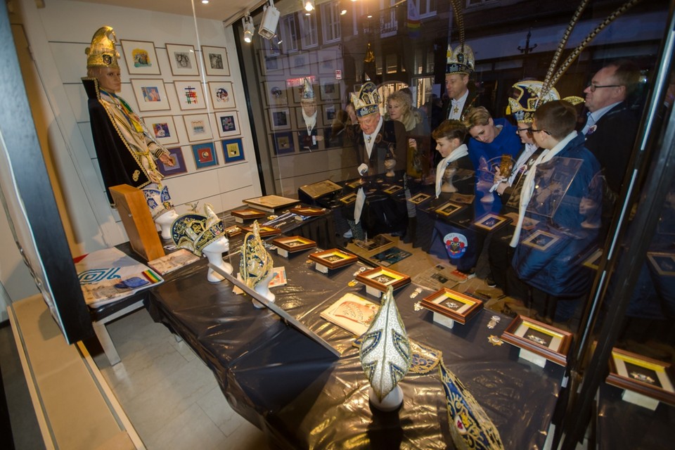 In de Hamstraat is een etalage ingericht als minimuseum met memorabilia en foto’s uit de bijna 80-jarige geschiedenis van D’n Uul. 