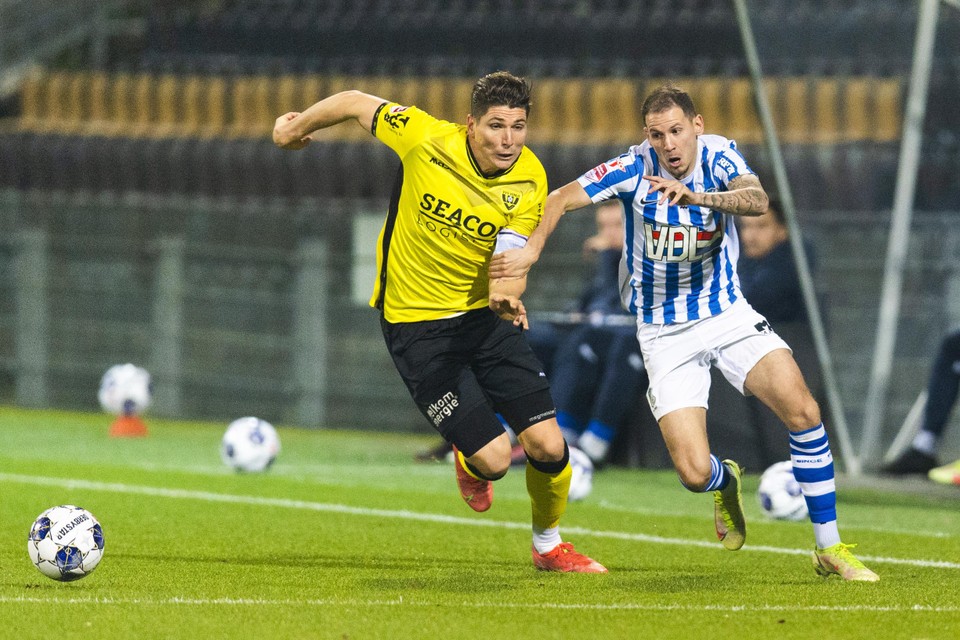 Danny Post in actie tegen FC Eindhoven. 