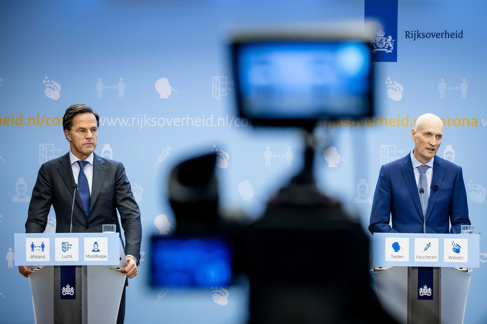 Premier Mark Rutte en gezondheidsminister Ernst Kuipers. 