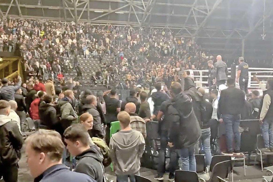 Het liep zaterdagnacht helemaal uit de hand in de Trixxo Arena in Hasselt. 