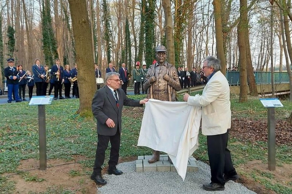 Heinz Eschweiler onthulde het monument samen met Christian Macharski’s vader Arnold. 
