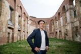 thumbnail: Foto: Jonathan Wanders voor de al deels gerestaureerde kloosterruïne